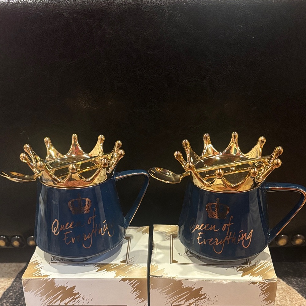 Queen of Everything Blue and Gold Mug Set
